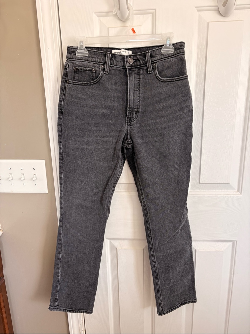 Abercrombie & Fitch The 90’s Skinny High-Waist Charcoal Gray Straight Leg Jeans